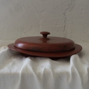 Fuente Cubierta Laca Roja