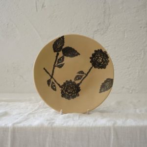 Plato Flores Negras